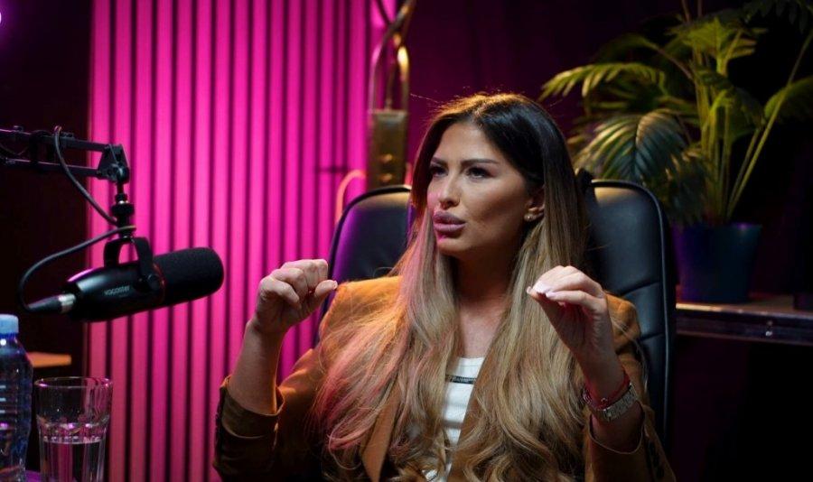 PREMIJERU EMISIJE PREKINUO IZNENADNI POZIV! Ana Radulović zanemela od ŠOKA, evo ŠTA SE DESILO iz kamera! (GALERIJA)