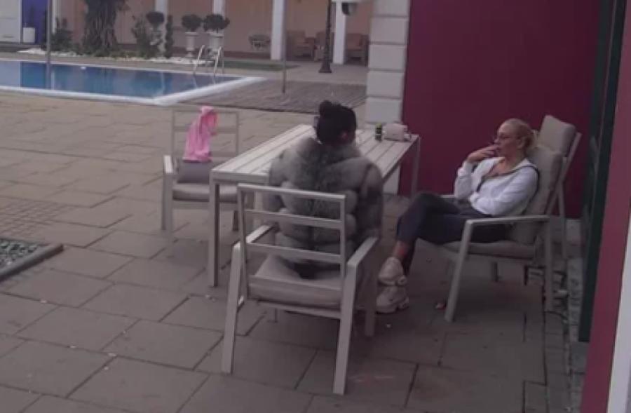 GLORIJI SE NAGLO SLOŠILO UŽIVO U EMISIJI - Hitno IZVEDENA iz Bele kuće, JAUCI se prolomili imanjem!