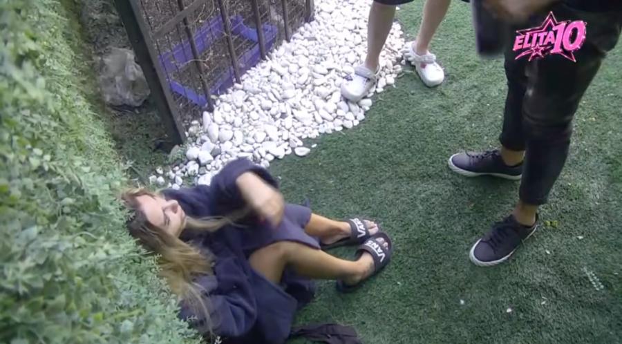 JEZIVI JAUCI ANELI AHMIĆ ODZVANJALI "ELITOM": Učesnica iznenada napustila Belu kuću, emisija hitno prekinuta!