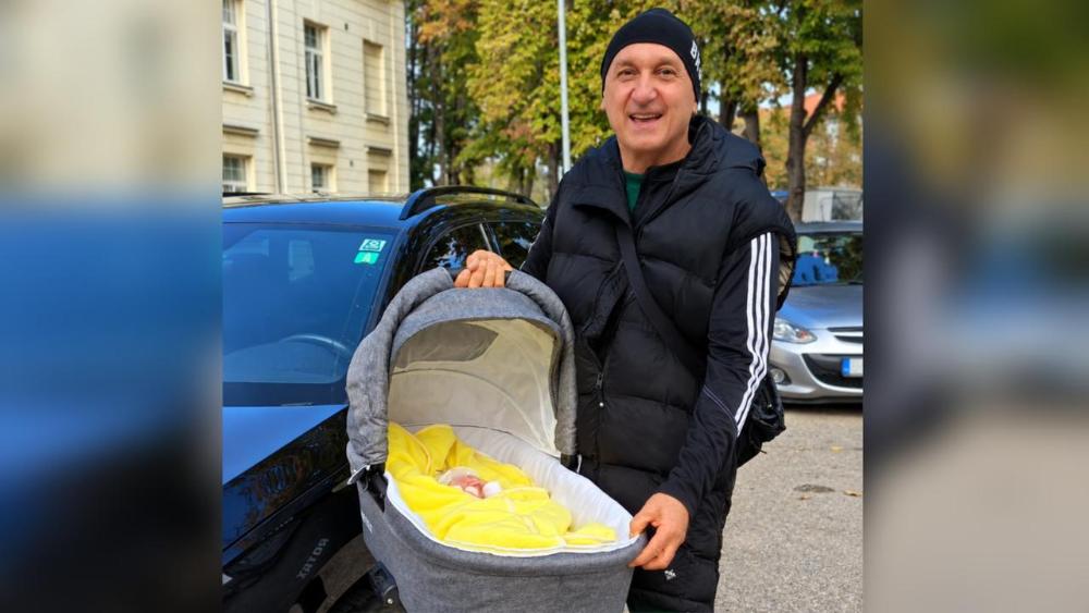 "Dva dana nije hteo da jede!" Miki Mećava (64) otkrio šta se dogodilo nakon rođenja ćerke, u domu nastala prava drama zbog novog člana