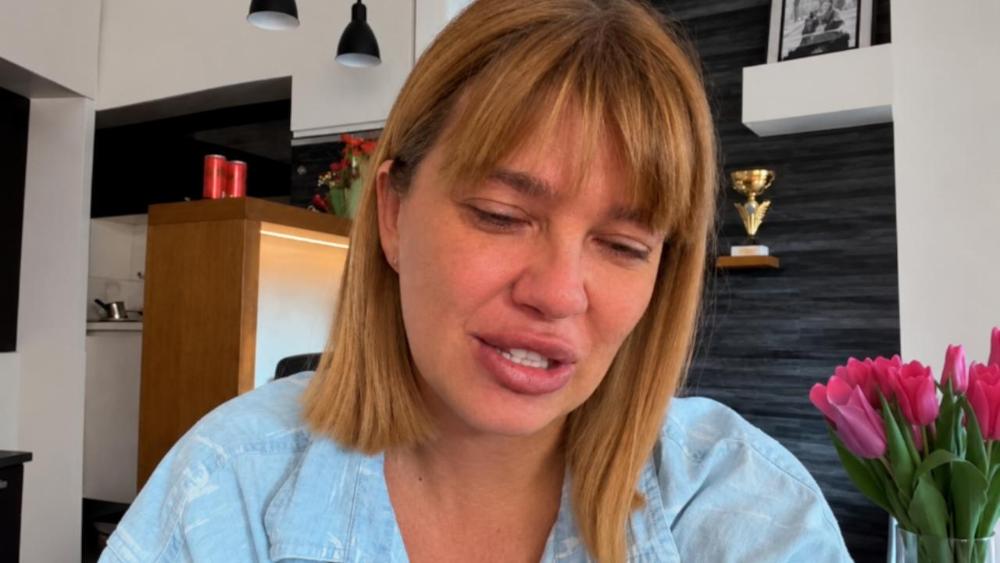 "Grize me savest, imam toliko toga da mu kažem" Kija Kockar slomljena od bola na groblju: Sama napustila kapelu bleda i vidno potresena