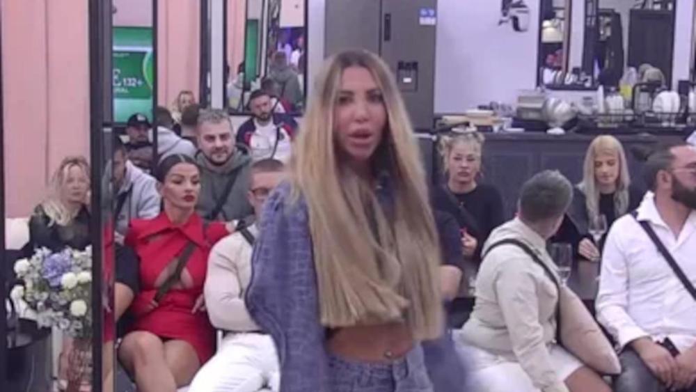 "Ne znam šta se sa licem desilo... Nešto loše" Glorija i Laura fascinirane Anelinom ružnoćom, isprozivale je kao nikad niko do sad