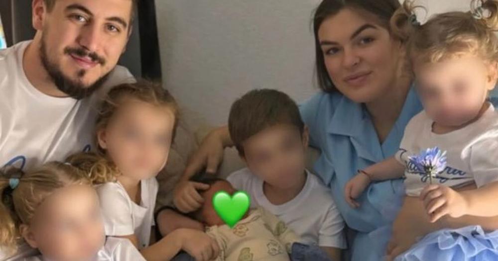 Bivša zadrugarka dobila peto dete u 27. godini: Nina podelila porodičnu sliku i rastopila mnoga srca