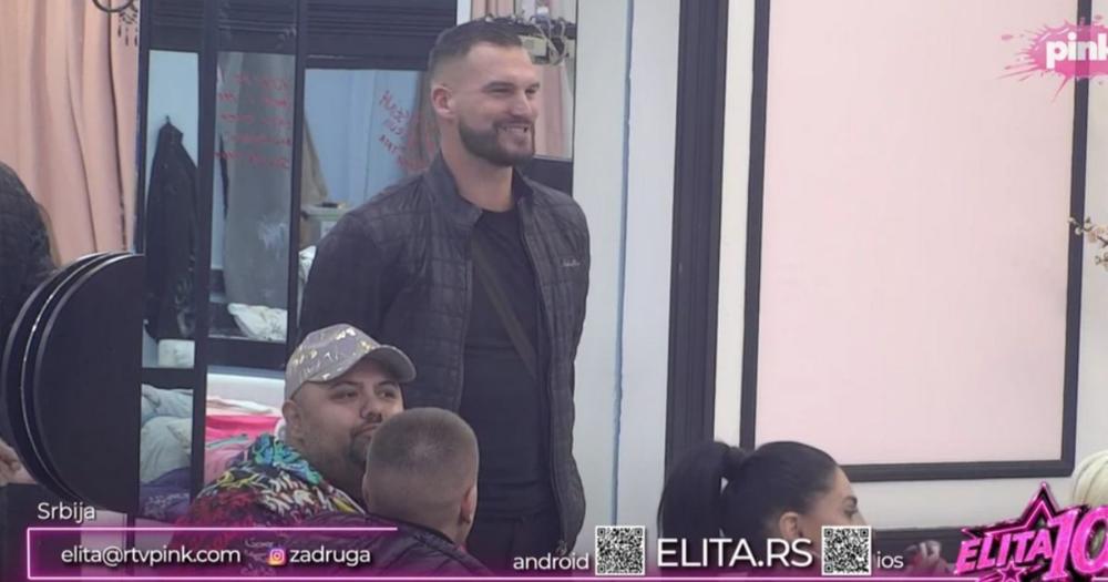 Marko ušao u Elitu, a njegova verenica u šoku! Doneo joj poklone, ona van sebe, pao filmski poljubac